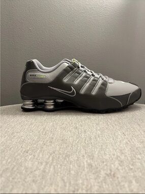 Nike Shox NZ Dark Grey/Wolf Grey/Volt Athletic Men’s Shoe Size 9.5 378341-009